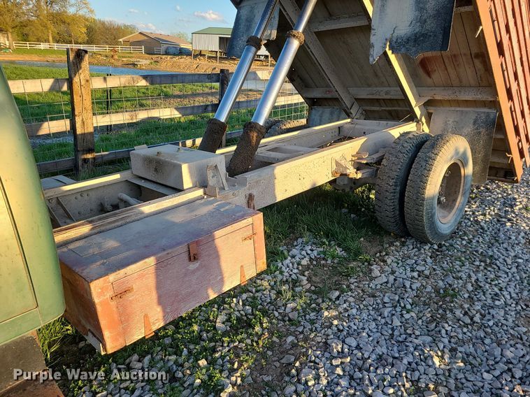 image for item MX9699 1968 International 1600  grain truck