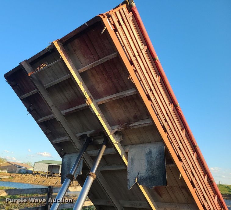 image for item MX9699 1968 International 1600  grain truck