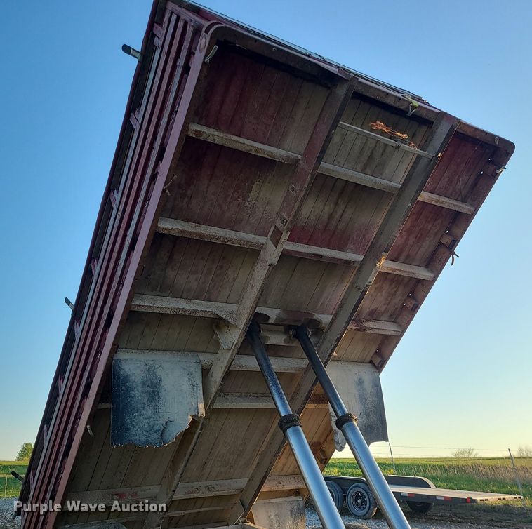 image for item MX9699 1968 International 1600  grain truck