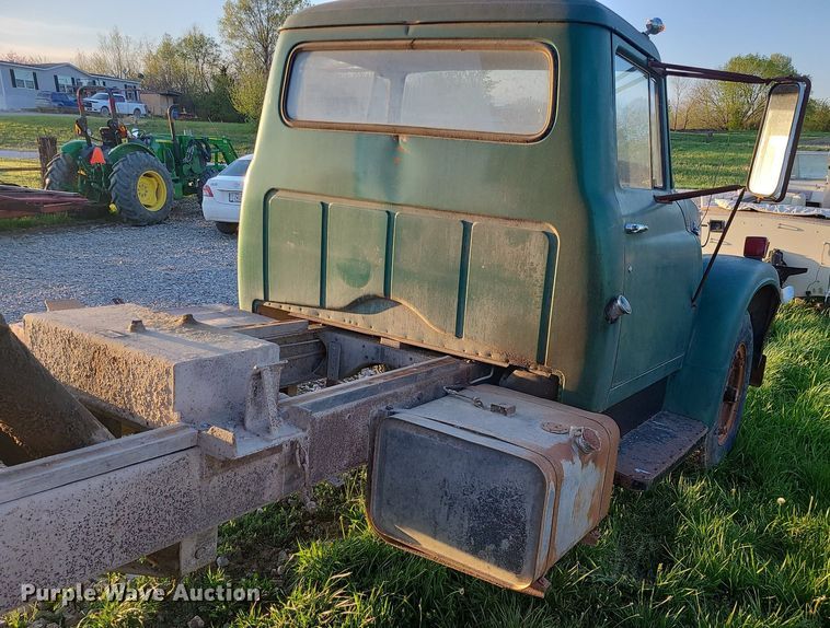 image for item MX9699 1968 International 1600  grain truck