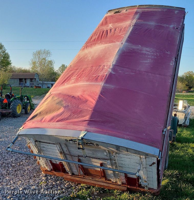 image for item MX9699 1968 International 1600  grain truck