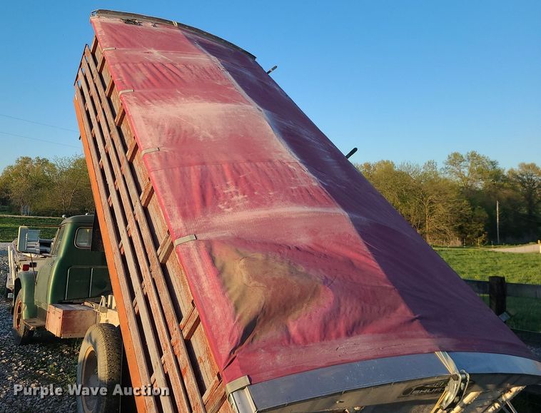 image for item MX9699 1968 International 1600  grain truck