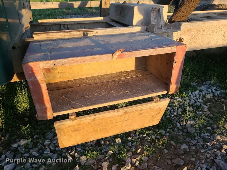 image for item MX9699 1968 International 1600  grain truck