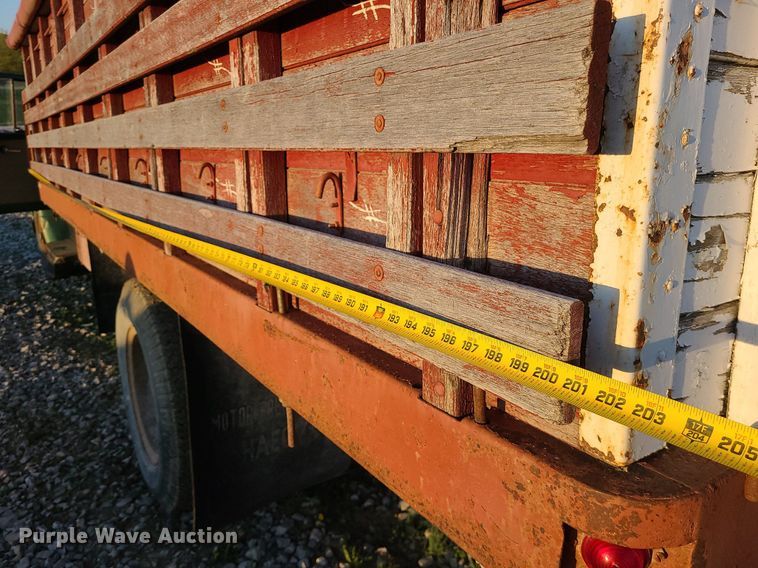 image for item MX9699 1968 International 1600  grain truck