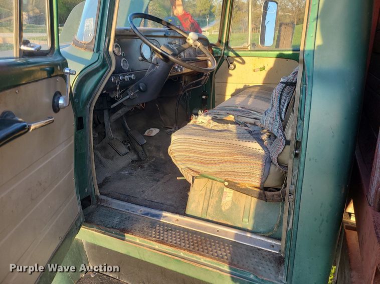 image for item MX9699 1968 International 1600  grain truck