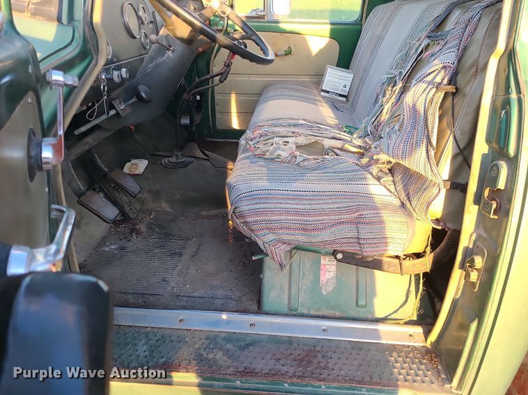 image for item MX9699 1968 International 1600  grain truck