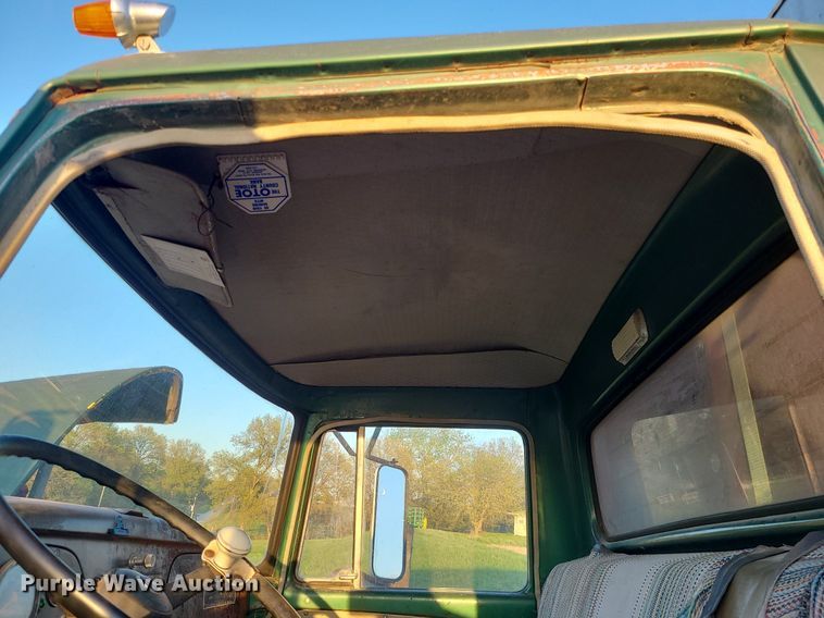 image for item MX9699 1968 International 1600  grain truck