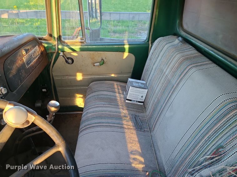 image for item MX9699 1968 International 1600  grain truck