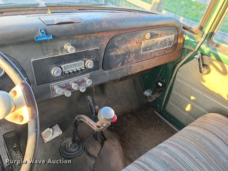 image for item MX9699 1968 International 1600  grain truck