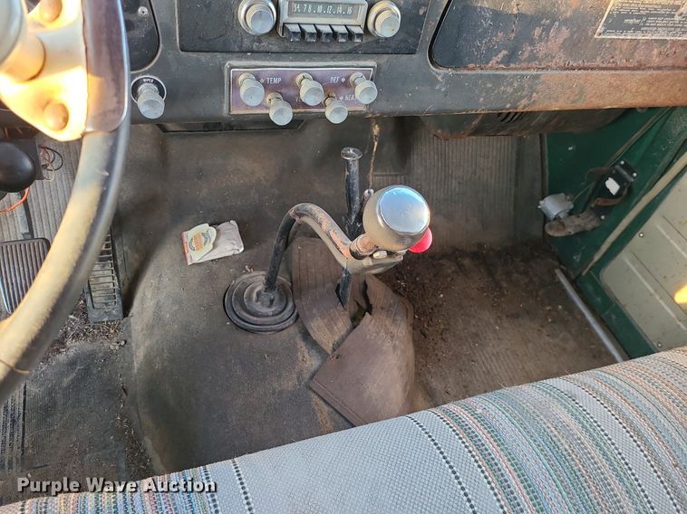 image for item MX9699 1968 International 1600  grain truck