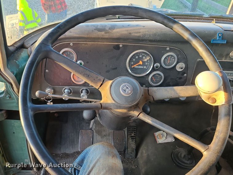 image for item MX9699 1968 International 1600  grain truck