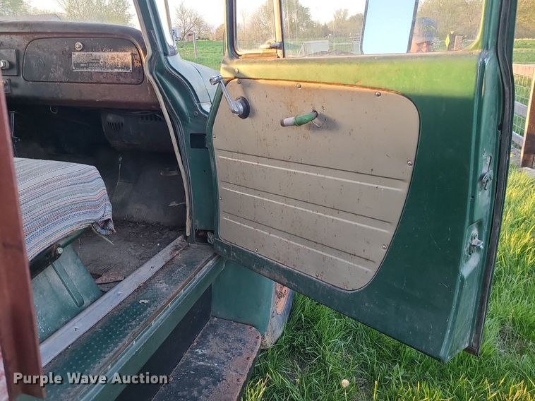 image for item MX9699 1968 International 1600  grain truck