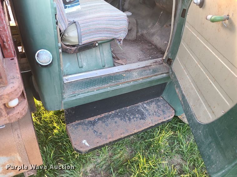 image for item MX9699 1968 International 1600  grain truck