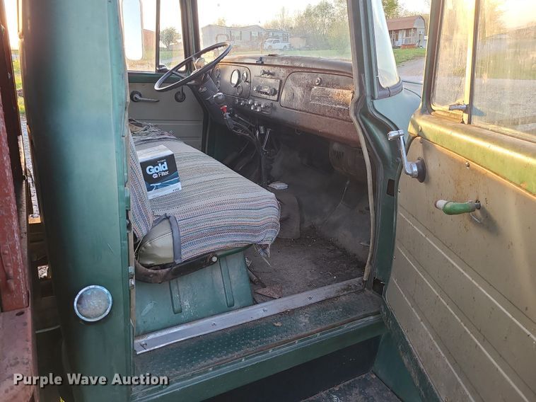 image for item MX9699 1968 International 1600  grain truck