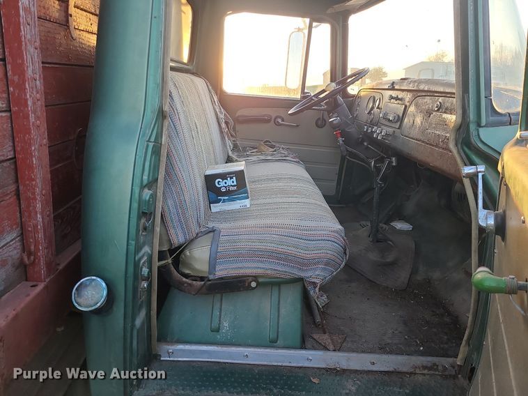 image for item MX9699 1968 International 1600  grain truck