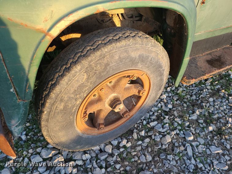 image for item MX9699 1968 International 1600  grain truck