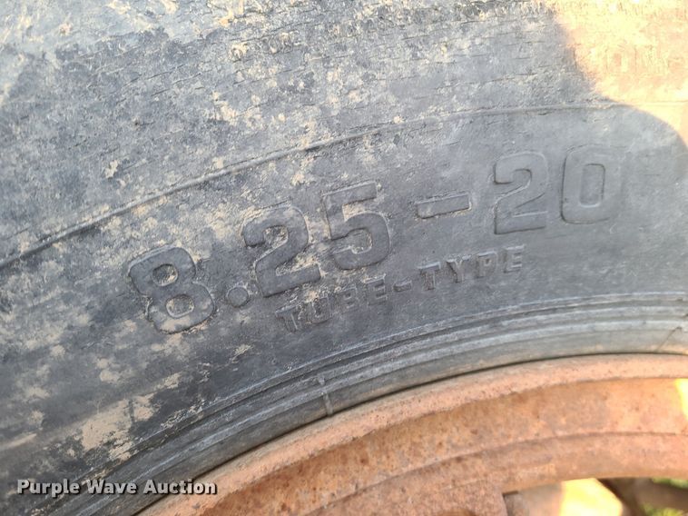 image for item MX9699 1968 International 1600  grain truck