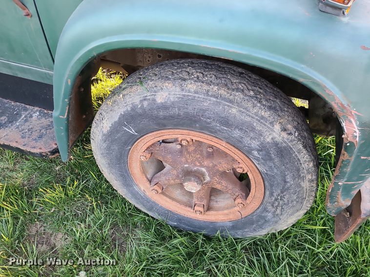 image for item MX9699 1968 International 1600  grain truck