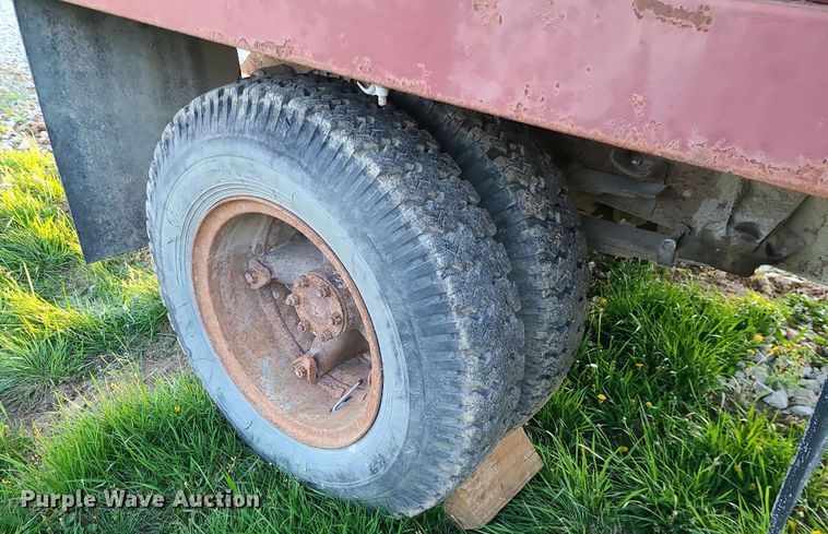 image for item MX9699 1968 International 1600  grain truck