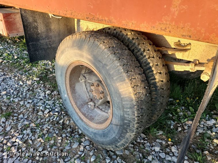 image for item MX9699 1968 International 1600  grain truck