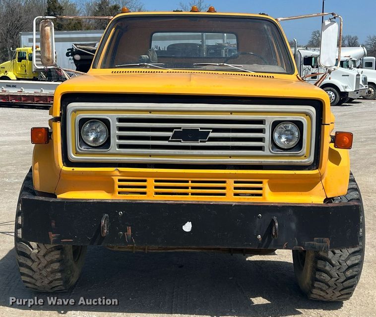 image for item MY9582 1978 Chevrolet C60  truck cab and chassis