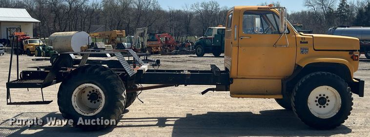 image for item MY9582 1978 Chevrolet C60  truck cab and chassis