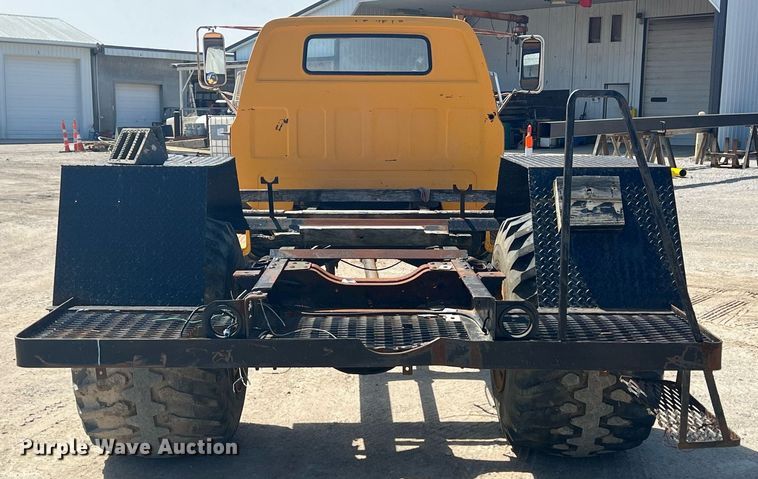 image for item MY9582 1978 Chevrolet C60  truck cab and chassis