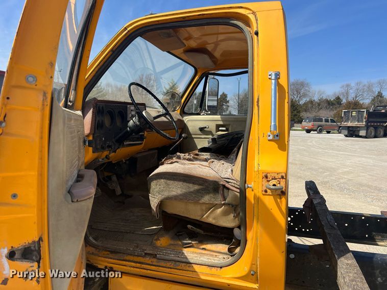 image for item MY9582 1978 Chevrolet C60  truck cab and chassis