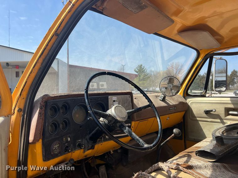 image for item MY9582 1978 Chevrolet C60  truck cab and chassis