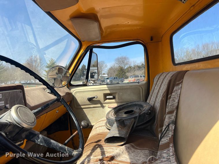 image for item MY9582 1978 Chevrolet C60  truck cab and chassis