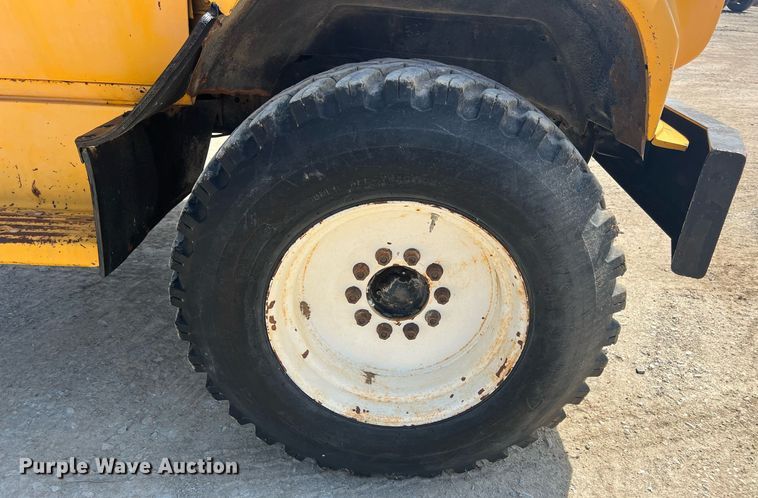 image for item MY9582 1978 Chevrolet C60  truck cab and chassis