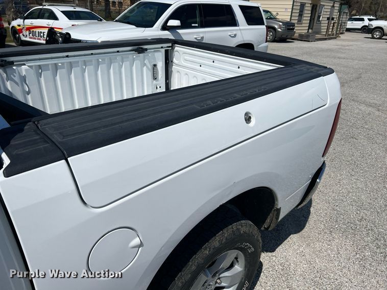 image for item MY9590 2016 Dodge Ram 1500  Crew Cab pickup truck