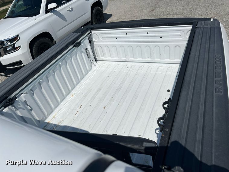 image for item MY9590 2016 Dodge Ram 1500  Crew Cab pickup truck