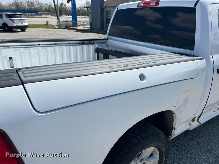 image for item MY9590 2016 Dodge Ram 1500  Crew Cab pickup truck