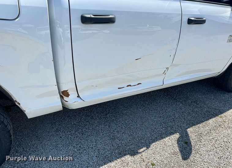 image for item MY9590 2016 Dodge Ram 1500  Crew Cab pickup truck