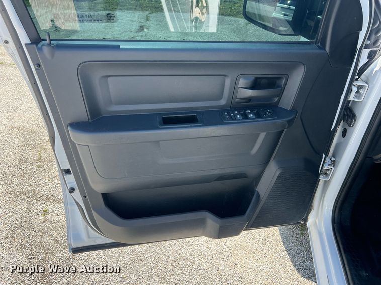 image for item MY9590 2016 Dodge Ram 1500  Crew Cab pickup truck