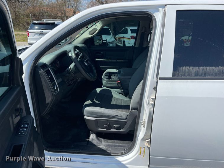 image for item MY9590 2016 Dodge Ram 1500  Crew Cab pickup truck