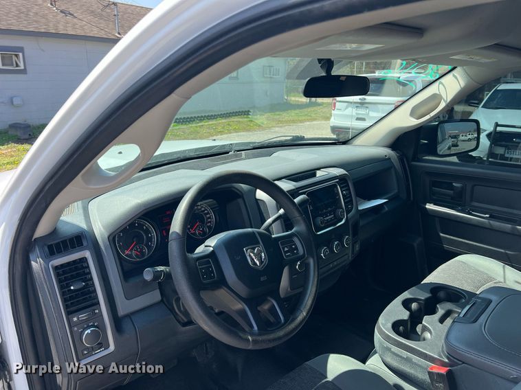 image for item MY9590 2016 Dodge Ram 1500  Crew Cab pickup truck