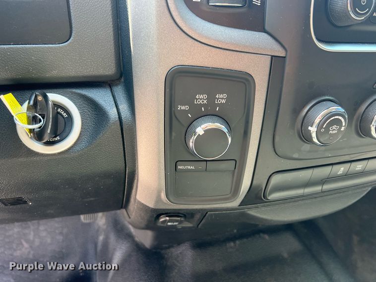 image for item MY9590 2016 Dodge Ram 1500  Crew Cab pickup truck