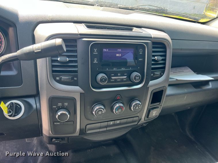 image for item MY9590 2016 Dodge Ram 1500  Crew Cab pickup truck