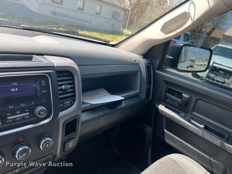 image for item MY9590 2016 Dodge Ram 1500  Crew Cab pickup truck