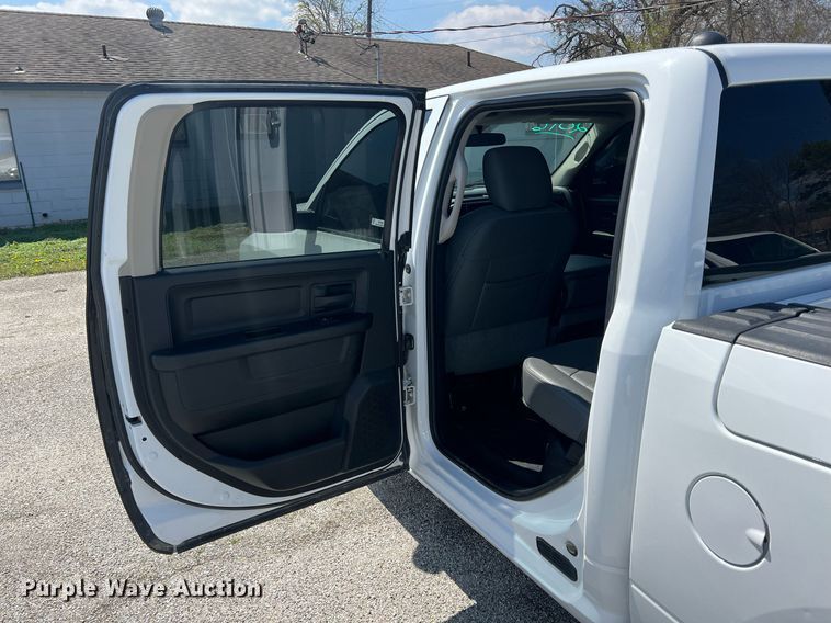 image for item MY9590 2016 Dodge Ram 1500  Crew Cab pickup truck