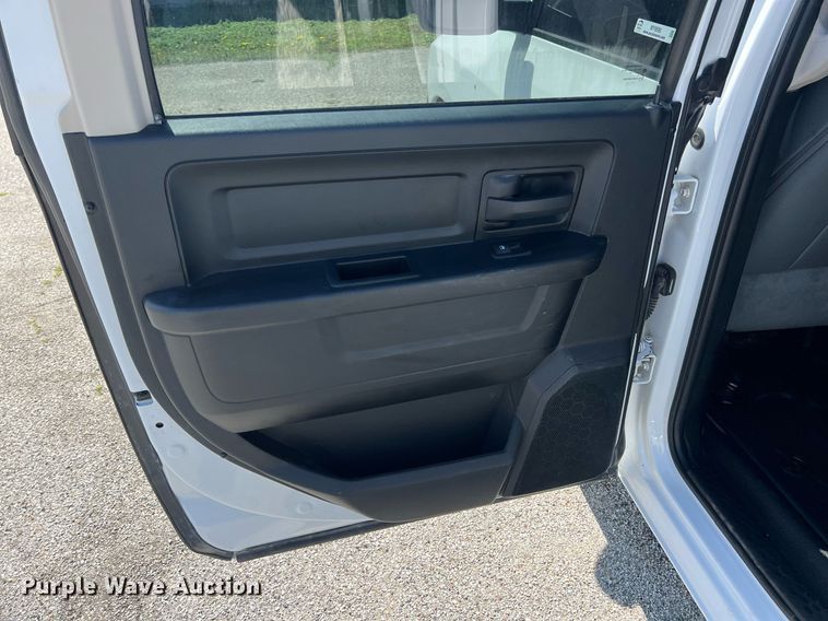 image for item MY9590 2016 Dodge Ram 1500  Crew Cab pickup truck