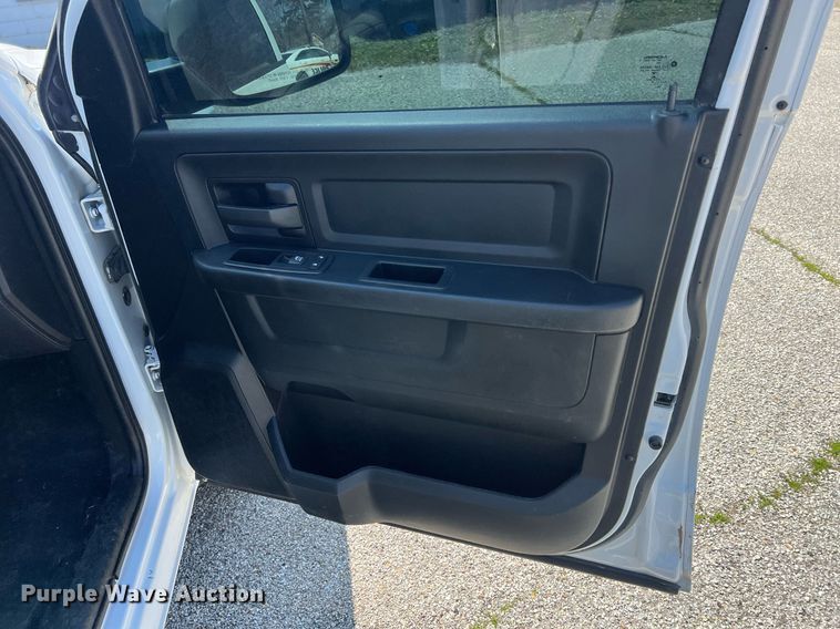 image for item MY9590 2016 Dodge Ram 1500  Crew Cab pickup truck