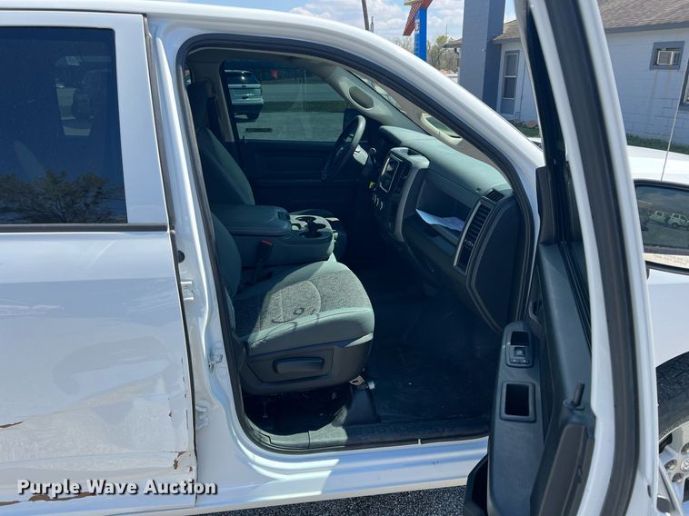 image for item MY9590 2016 Dodge Ram 1500  Crew Cab pickup truck