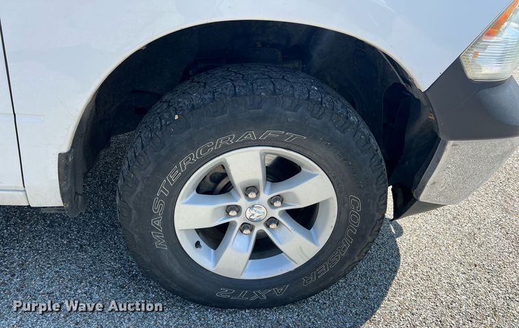 image for item MY9590 2016 Dodge Ram 1500  Crew Cab pickup truck