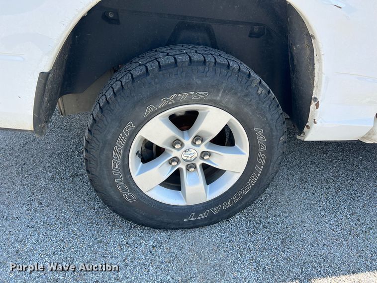 image for item MY9590 2016 Dodge Ram 1500  Crew Cab pickup truck