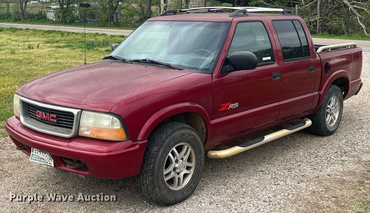 image for item MY9767 2003 GMC Sonoma  Crew Cab pickup truck