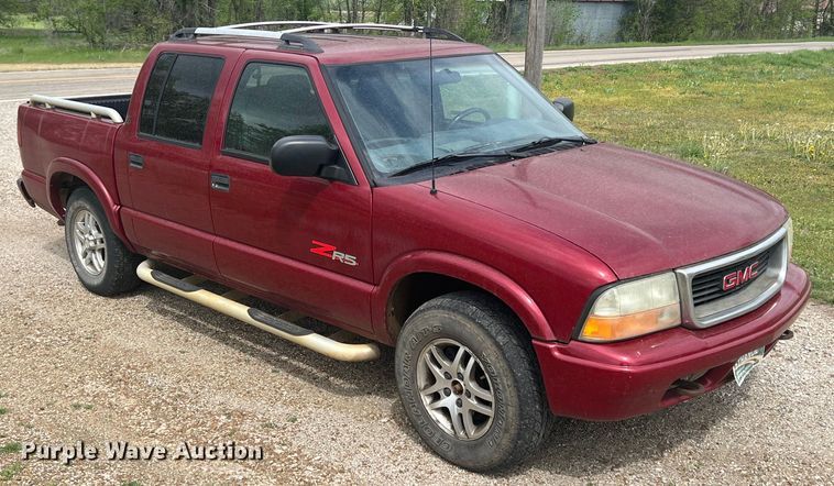 image for item MY9767 2003 GMC Sonoma  Crew Cab pickup truck