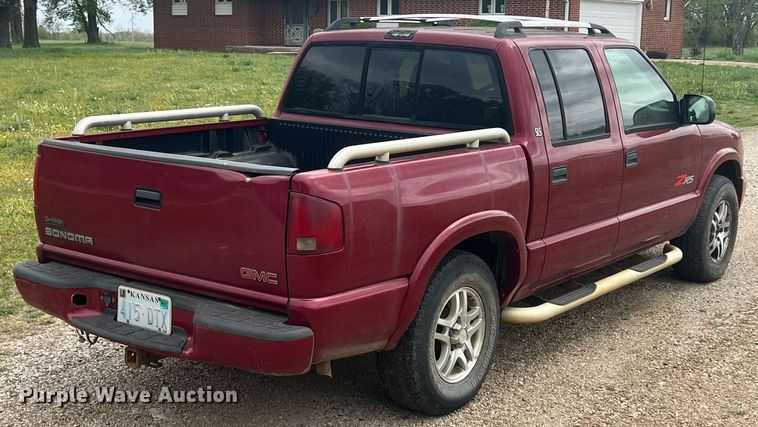 image for item MY9767 2003 GMC Sonoma  Crew Cab pickup truck